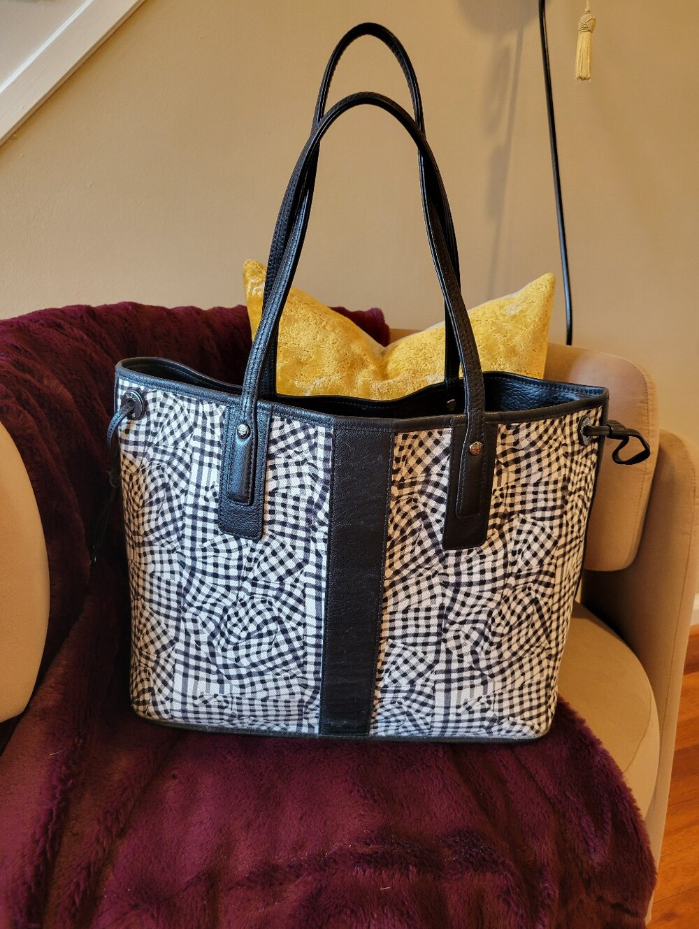 MCM Medium Reversible Liz Shopper Tote in Visetos - Picture 12 of 16